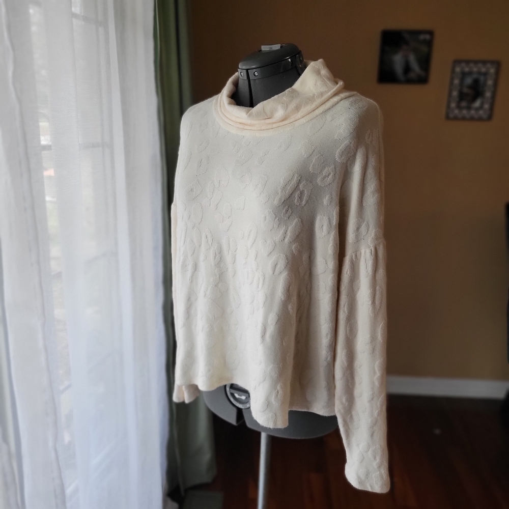 Nouvida Cream Cowl Neck Sweater Large Embossed Leopard Print Soft Knit Cozy Girl